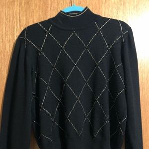 Black light sweater with gold details size M